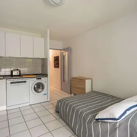 Rénové Avec Terrasse Et Parking à - Fr-1-2-446 Appartamento *