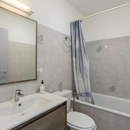 Rénové Avec Terrasse Et Parking à - Fr-1-2-446 Appartement Hendaye