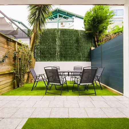 Rénové Avec Terrasse Et Parking à - Fr-1-2-446 *