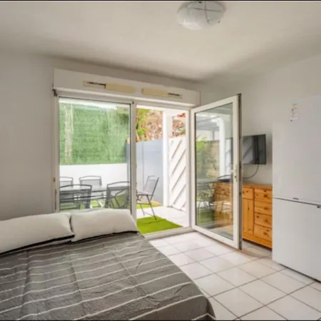 Rénové Avec Terrasse Et Parking à - Fr-1-2-446 * Hendaye